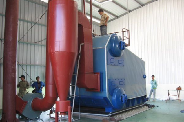 lò hơi công nghiệp dạng nằm ngang, thương hiệu Fulton (Mỹ), đang trong quá trình kiểm tra – bảo trì – lắp đặt.